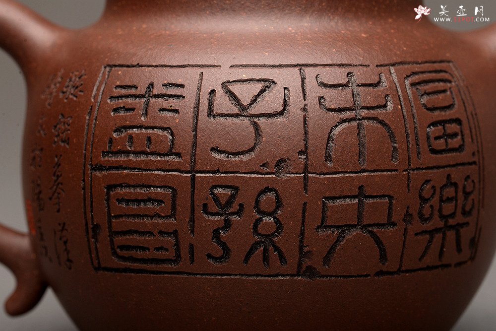 紫砂壶图片：端庄秀雅 双刀禅意装饰 全手和悦 适宜普洱、红茶 - 美壶网