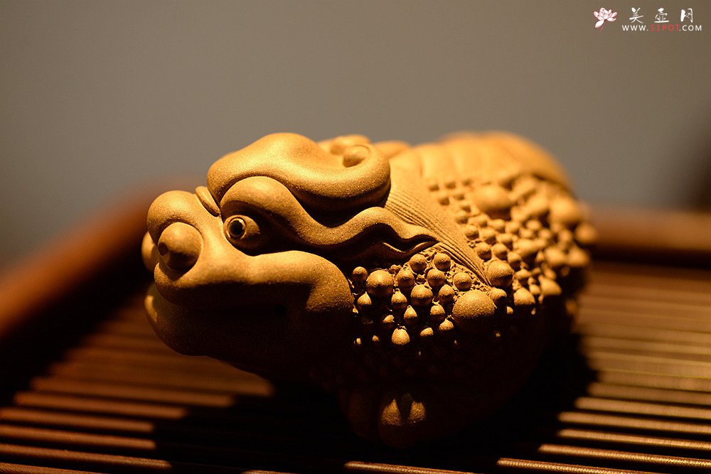 紫砂壶图片：优质段泥 做工精致 镇宅茶宠 - 美壶网