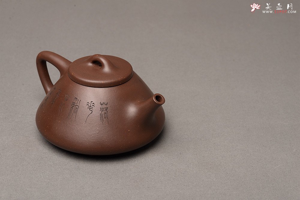 紫砂壶图片：周路健乙未冬全手精品力作 摹李寒勇子冶石瓢 耐品劲道 国师和石装饰 - 美壶网