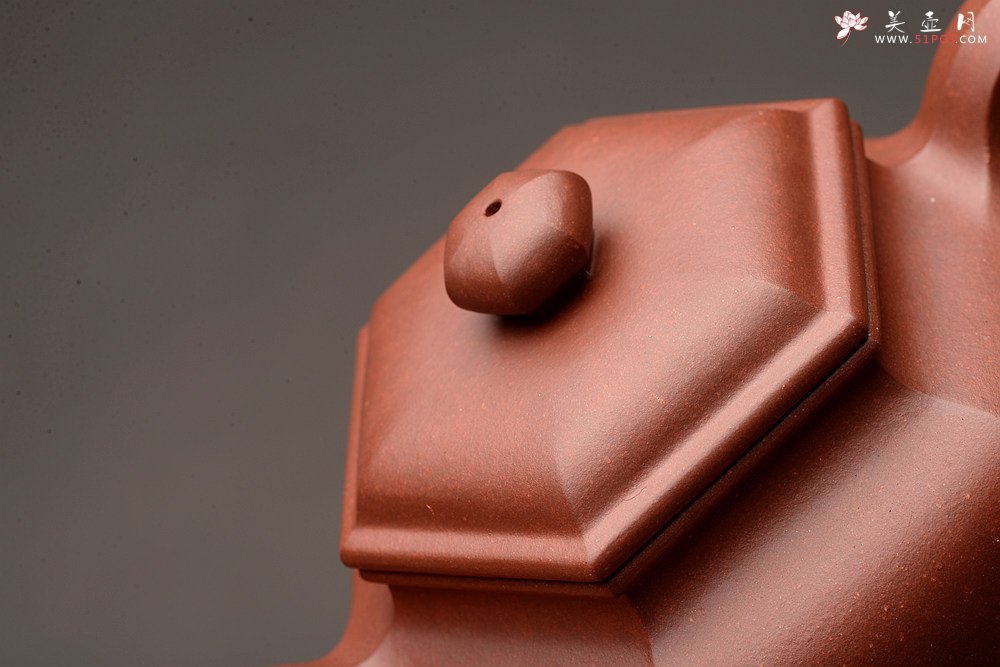 紫砂壶图片： 韧度十足  全手六方仿古  线条挺拔 端方雅正 - 美壶网