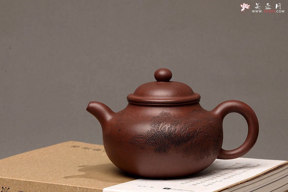 紫砂壶图片：优质老底料 李彦雄通景山水 全手掇球 饱满厚重 精品 - 美壶网