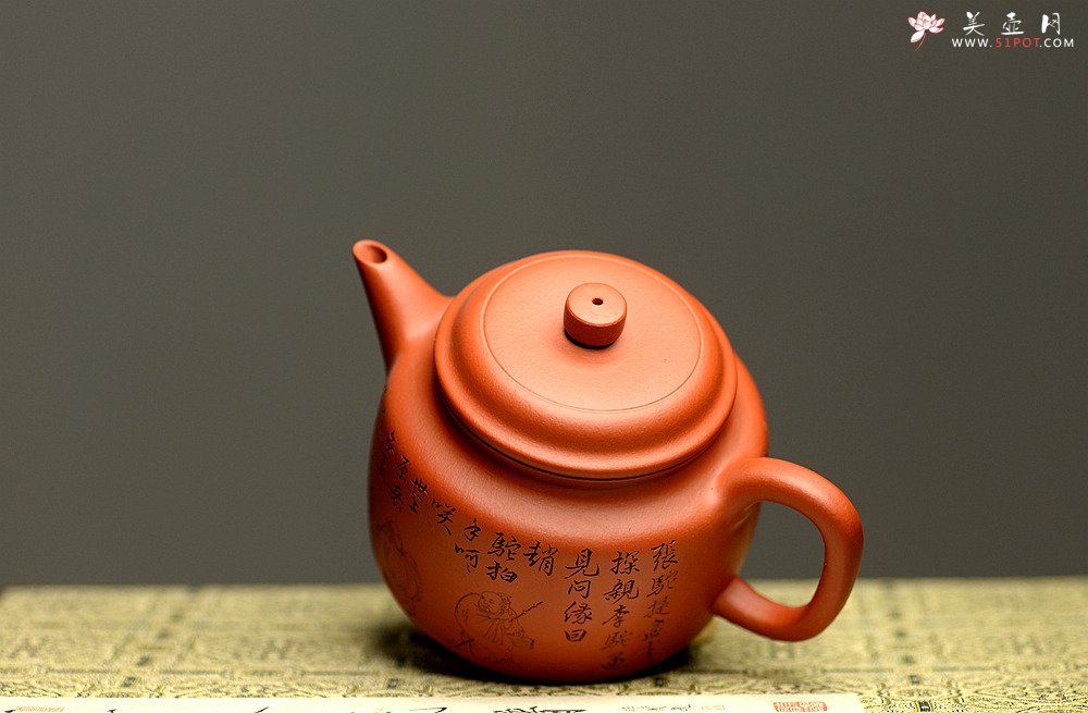 紫砂壶图片：钱伟刚精心装饰三陀图 经典实用 优质朱泥 德中 - 美壶网