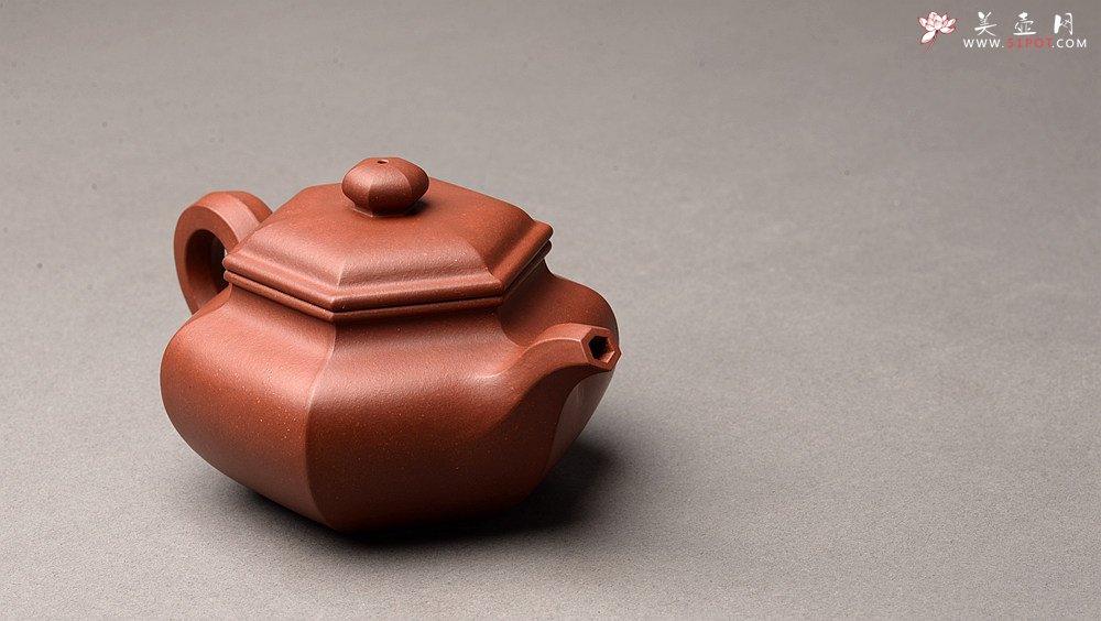 紫砂壶图片： 韧度十足  全手六方仿古  线条挺拔 端方雅正 - 美壶网