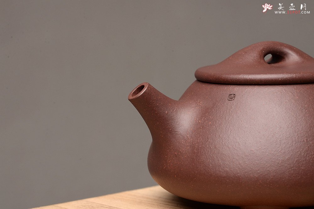 紫砂壶图片：周斌全手作品 游心堂主人精心装饰 全手景舟石瓢 做工精致 文气佳品 - 美壶网