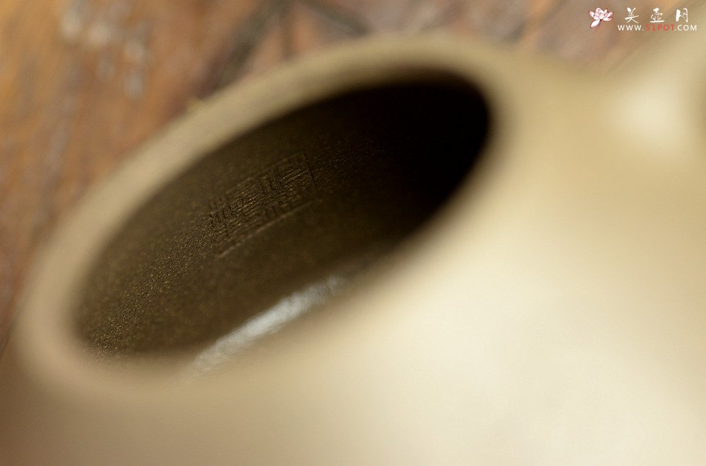 紫砂壶图片：优质青段全手子冶石瓢 骨肉均挺 文气佳品 国师和石装饰 - 美壶网