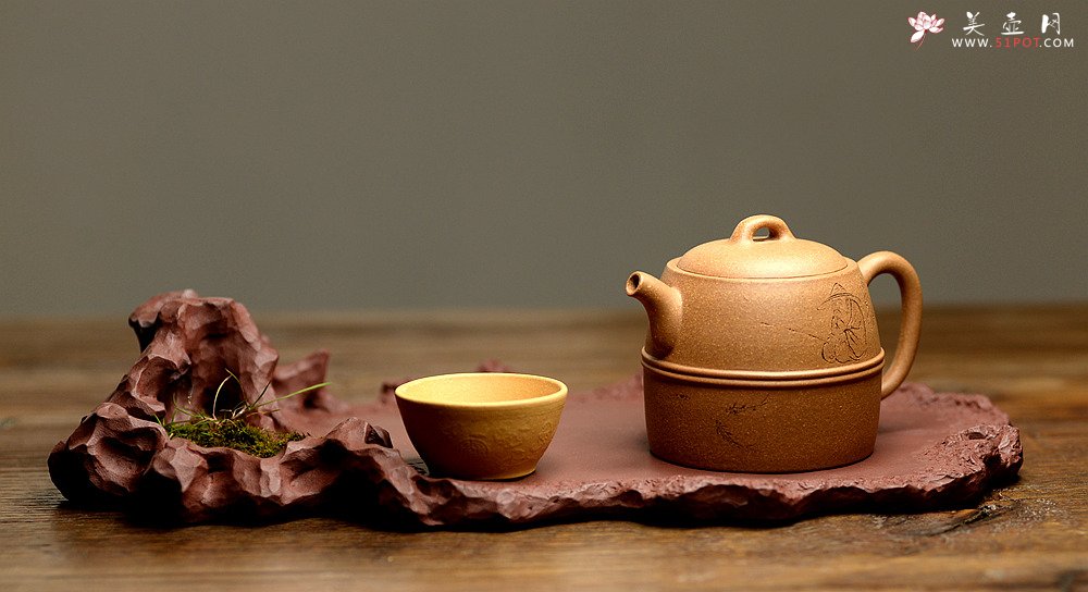 紫砂壶图片：国助工唐文新作 至雍壶 由游心堂主人装饰 - 美壶网