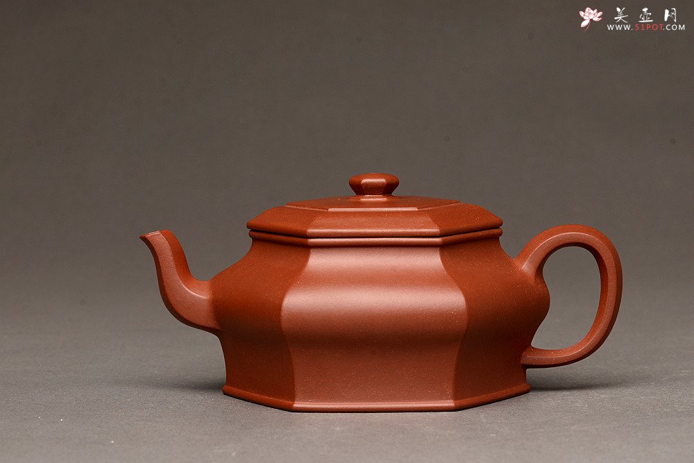 紫砂壶图片：何卫枫全手新品 线条清晰流畅 全手六方虚扁 - 美壶网