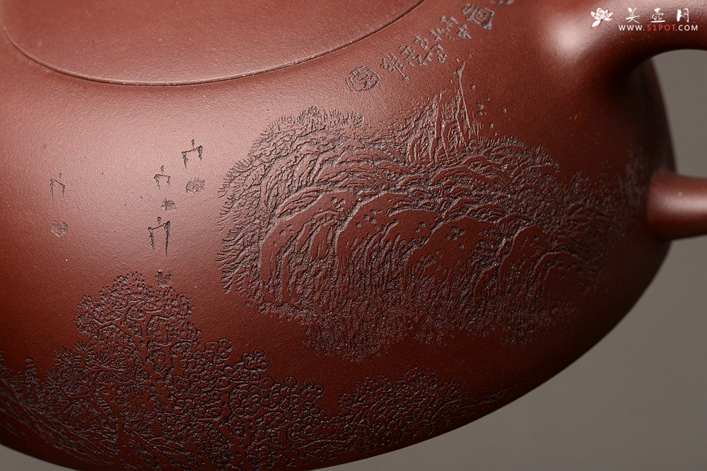 紫砂壶图片： 优质底料 李彦雄通景山水 全手小半月 古体山水 - 美壶网