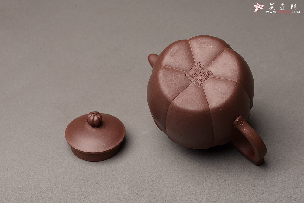 紫砂壶图片：蔡旭伟乙未冬 精美之作 全手莲花僧帽 娴静品茗 书房雅器 - 美壶网