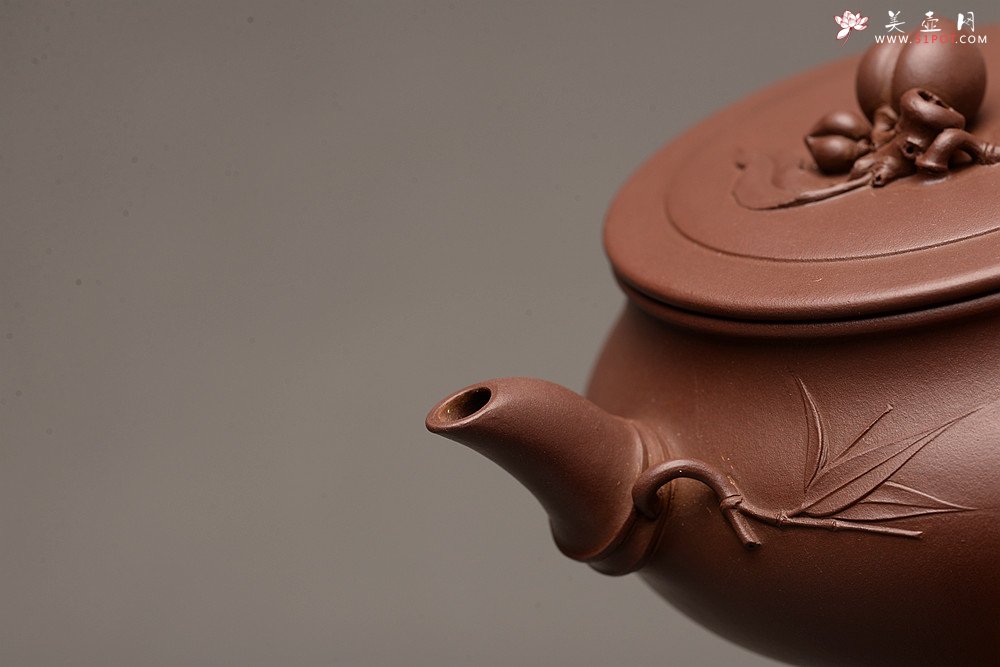 紫砂壶图片：潘丹初全手作品 送礼自用精品~ 优质老紫泥 竹韵桃丰 祝寿 - 美壶网