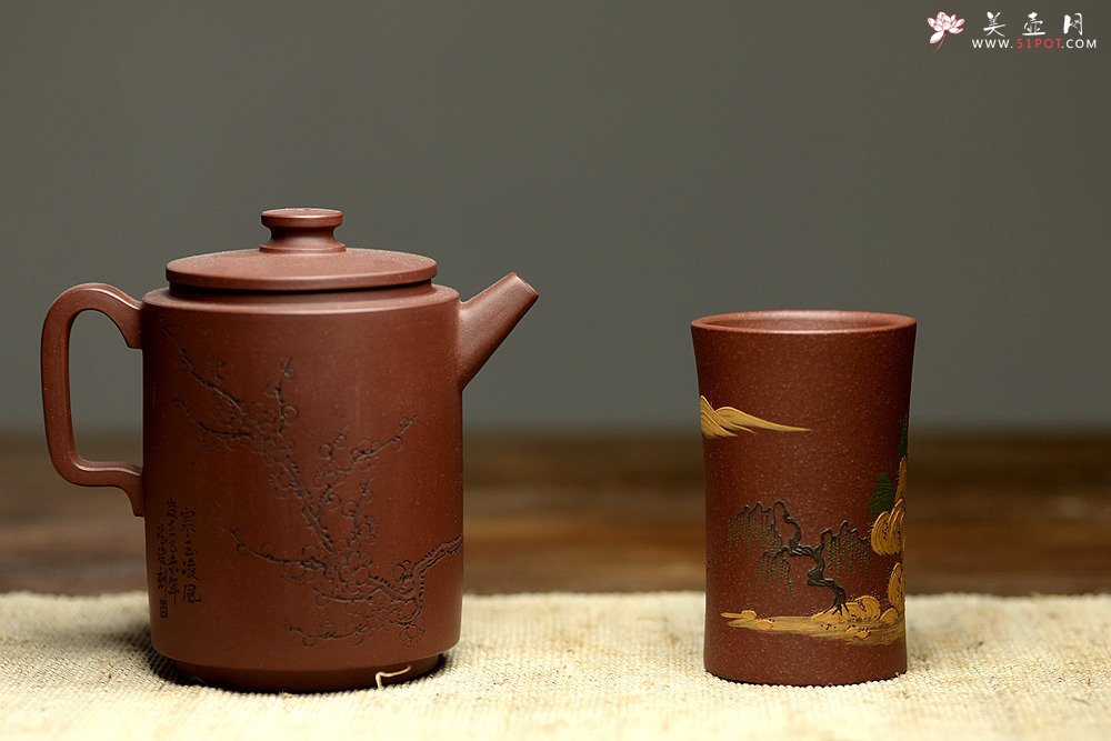 紫砂壶图片：文气 古朴雅致 主人杯 泥绘通景山水 - 美壶网