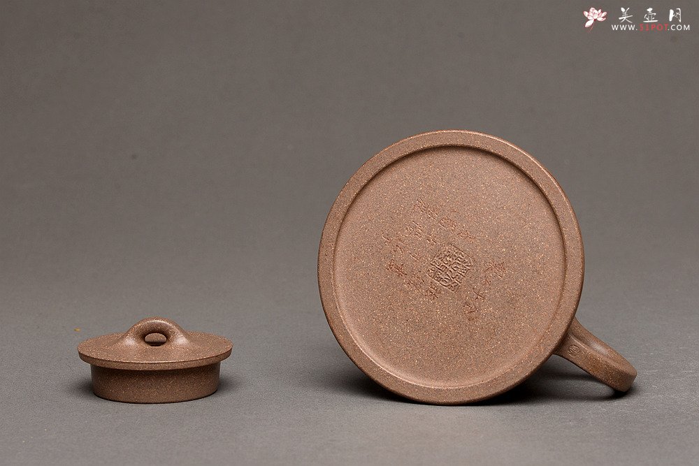 紫砂壶图片：张听刚精心装饰 古朴之味 文气佳品 全手柱础 - 美壶网