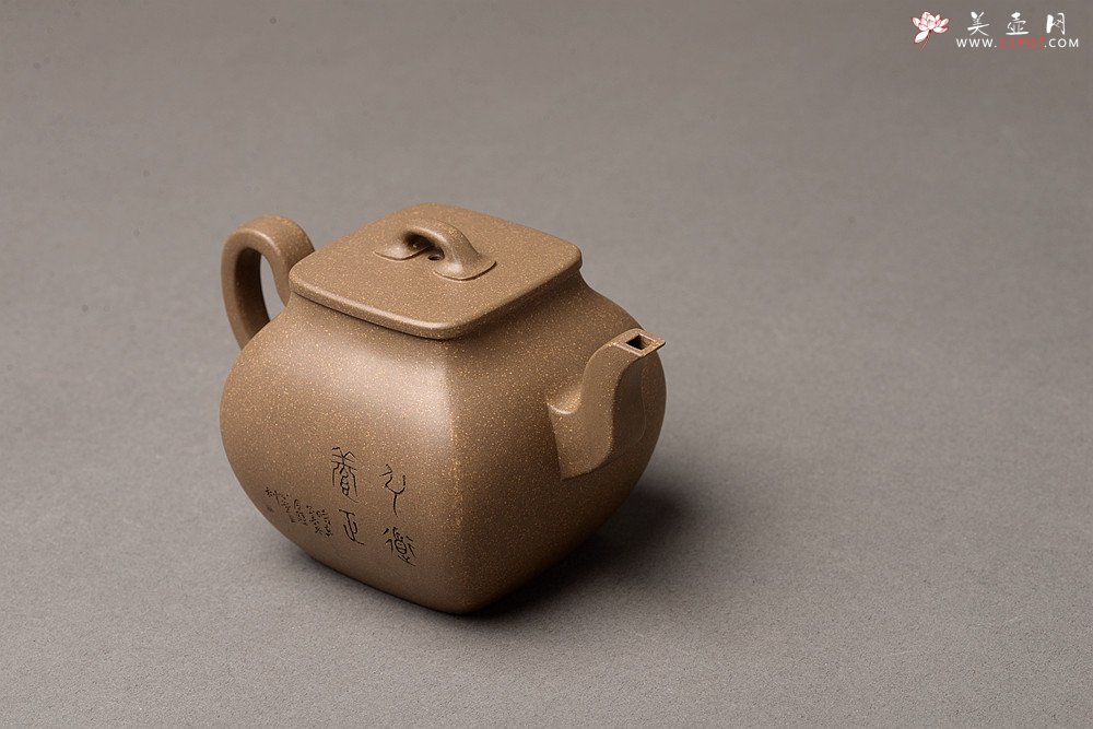 紫砂壶图片：顾文君乙未冬新品 平稳秀美 随方就圆 优质青段 全手雅亭四方 - 美壶网