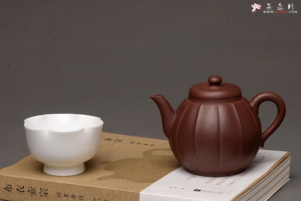 紫砂壶图片：周斌全手工新作难度极大 肌肉男o(∩_∩)o 全手筋纹秋蕾 原矿老紫泥 - 美壶网