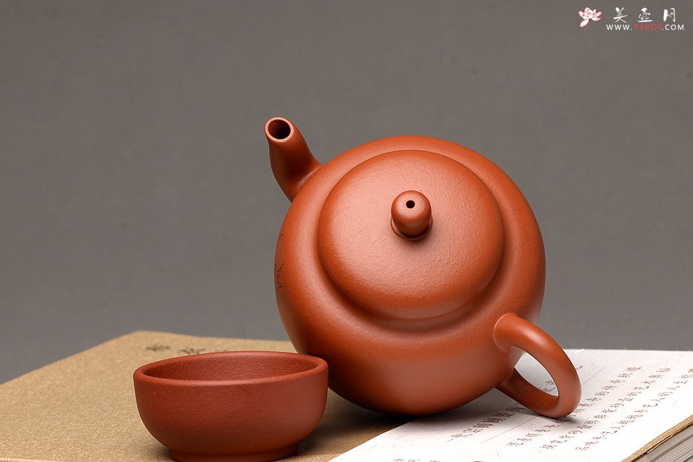 紫砂壶图片：徐亚春新品 优质朱泥 全手隐月 游心堂主人装饰 实用佳品 - 美壶网