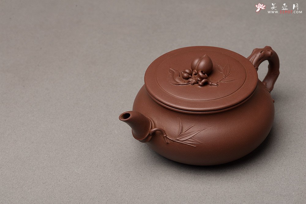 紫砂壶图片：潘丹初全手作品 送礼自用精品~ 优质老紫泥 竹韵桃丰 祝寿 - 美壶网