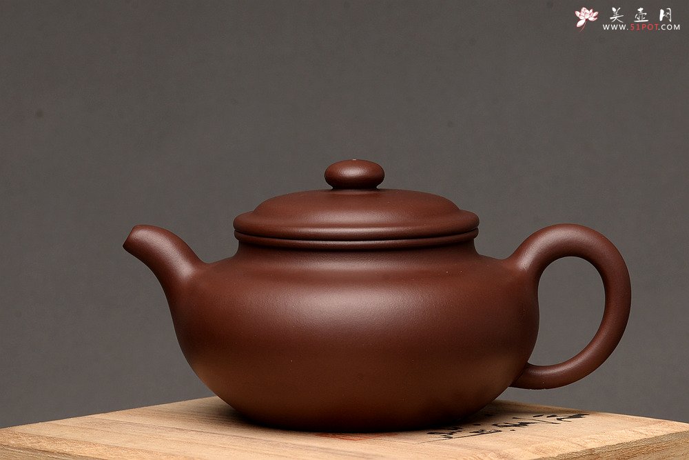 紫砂壶图片：极品老紫泥 端庄周正 传统经典 全手仿古 做工精致 - 美壶网