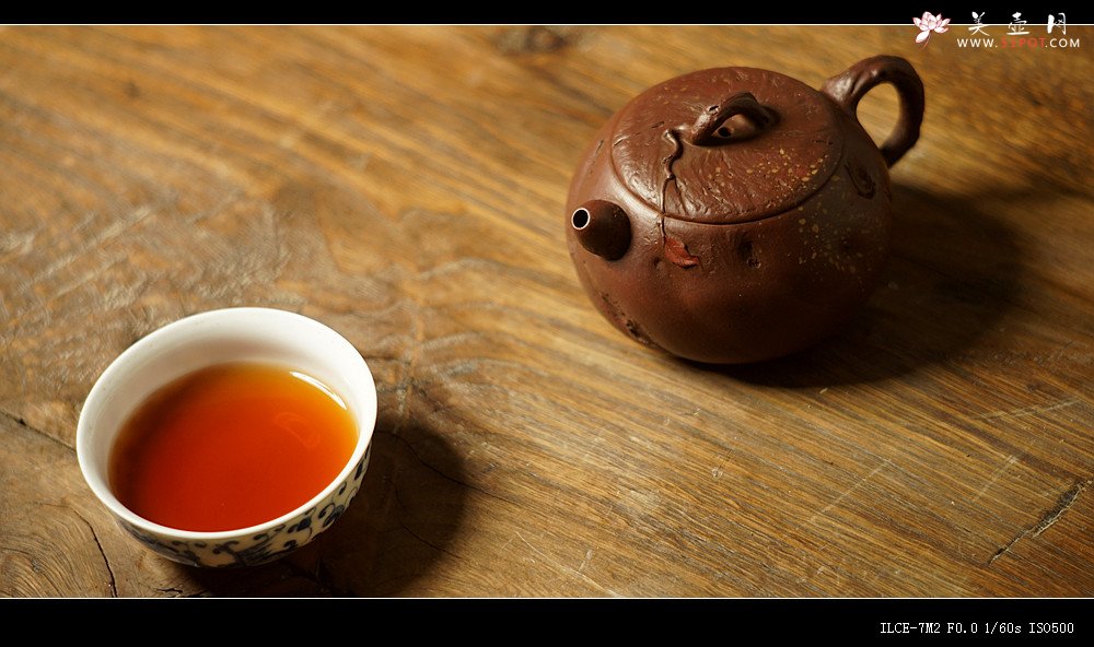 紫砂壶图片：潘丹初乙未冬全手作品 砂滴点点 随型桩 俏人小嘴 秋思 出水暴爽 - 美壶网