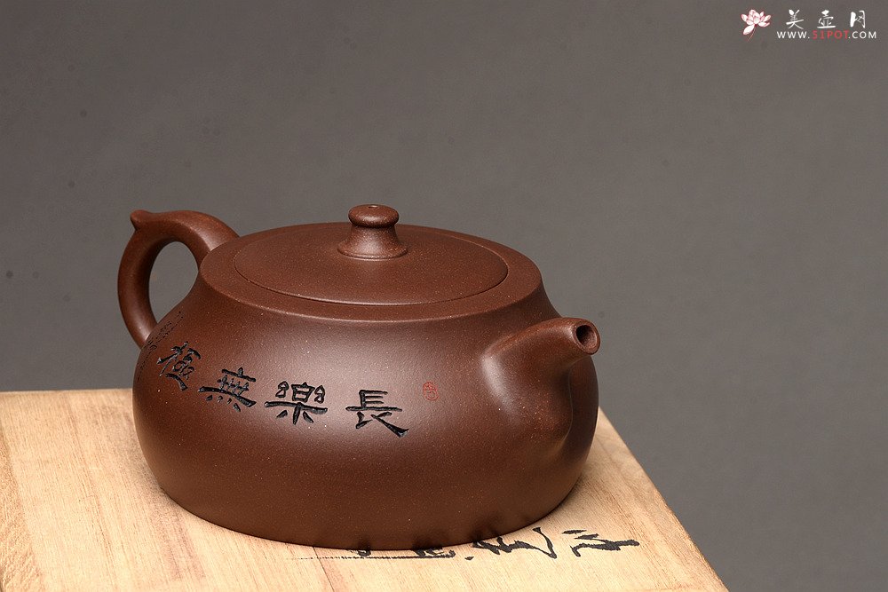 紫砂壶图片：钱伟刚原创 大蕴井栏 惊艳的作品 工整严谨 线条流畅 紫泥 - 美壶网