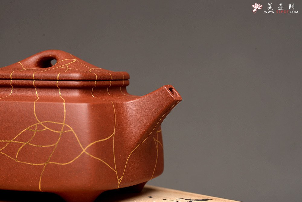 紫砂壶图片：优质底槽青 冰纹魅力~沉稳之作 全手金律四方 真金装饰 - 美壶网