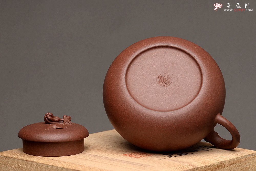 紫砂壶图片：潘丹初作品 吉祥祝福 敦厚可人 全手佛手 - 美壶网