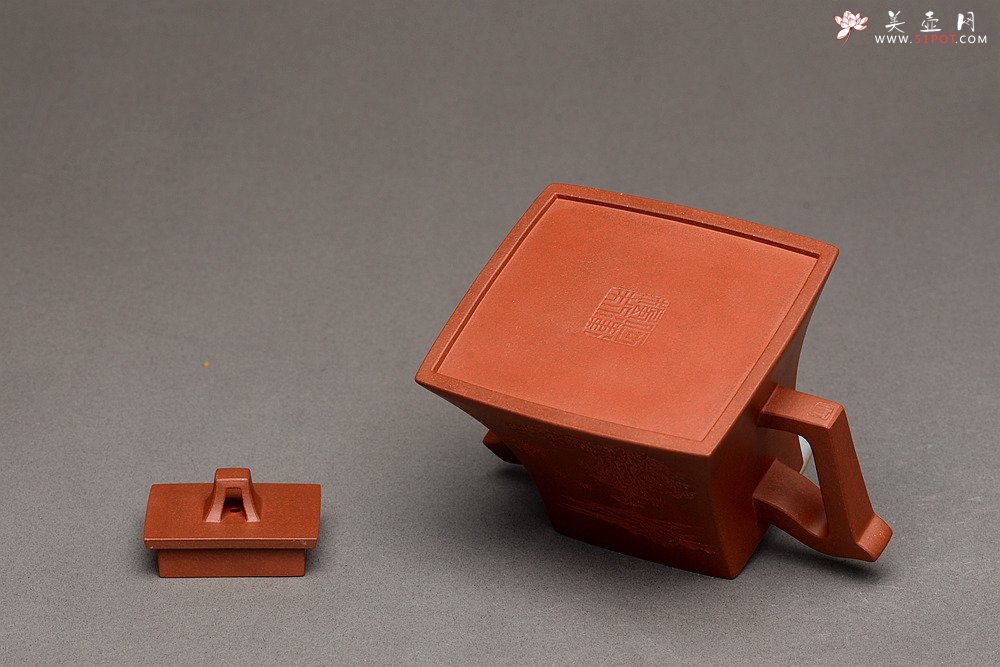 紫砂壶图片：大师风范 稳如泰山 国工师陈宏林装饰  全手方钟 珍藏 - 美壶网