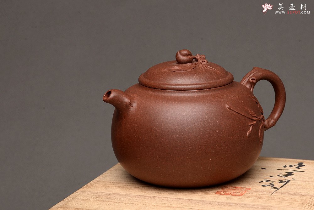 紫砂壶图片：潘丹初全手力作 沉稳敦厚不失拙趣 吉祥深深 蟠桃 - 美壶网