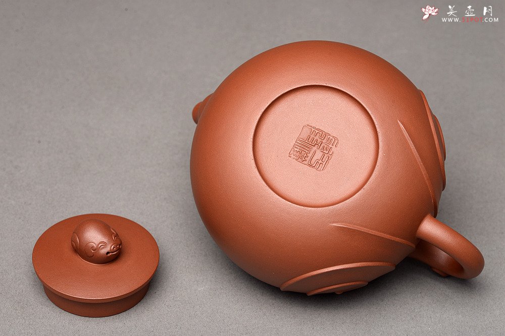 紫砂壶图片：乙未年终全手力作 敦厚可人 处处细节 寓意吉祥 金猪纳福  - 美壶网