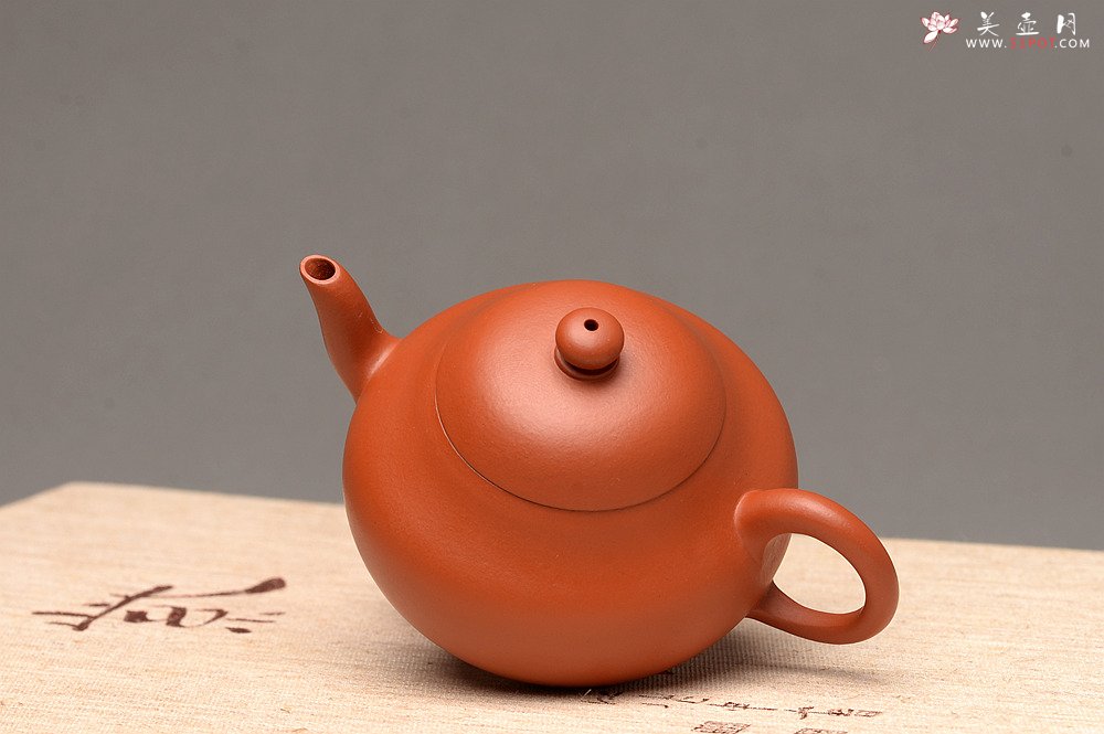 紫砂壶图片：美壶特惠 优质朱泥 娇艳迷人 秀气可人 梨形 - 美壶网