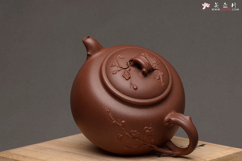 紫砂壶图片：江家风格 梅枝疏朗 贴叶精彩 全手寒香 - 美壶网