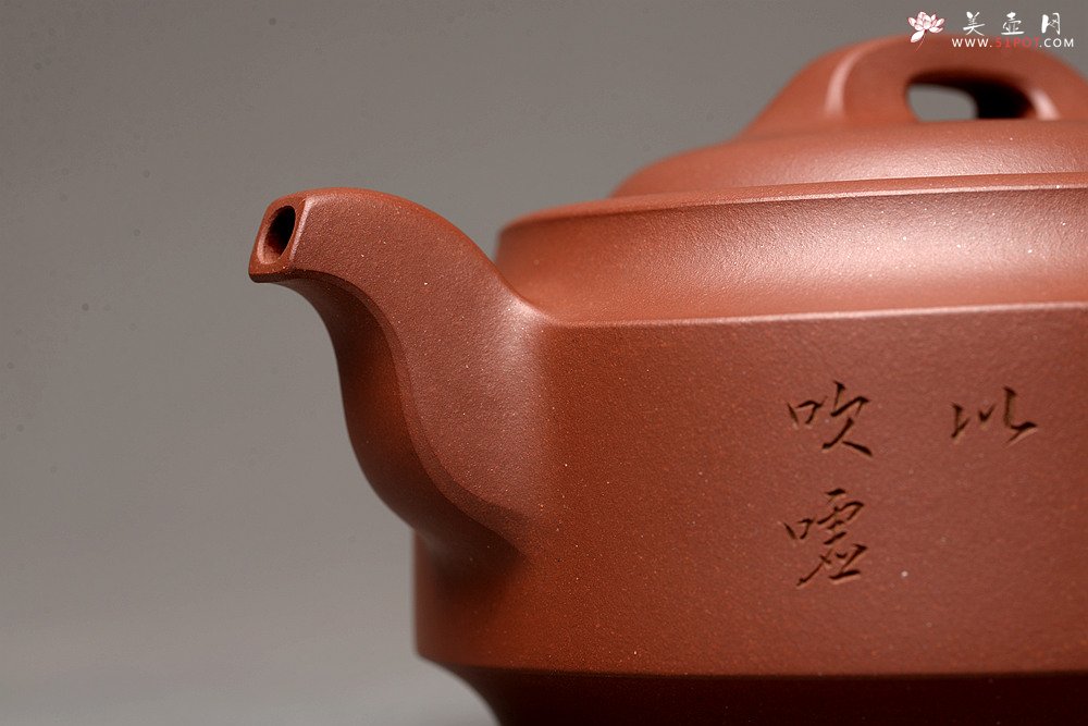 紫砂壶图片：万阗阗丙申年初春新品 精品中的精品 大气精工 国师和石双刀装饰 全手汉君 顶级底槽青 - 美壶网