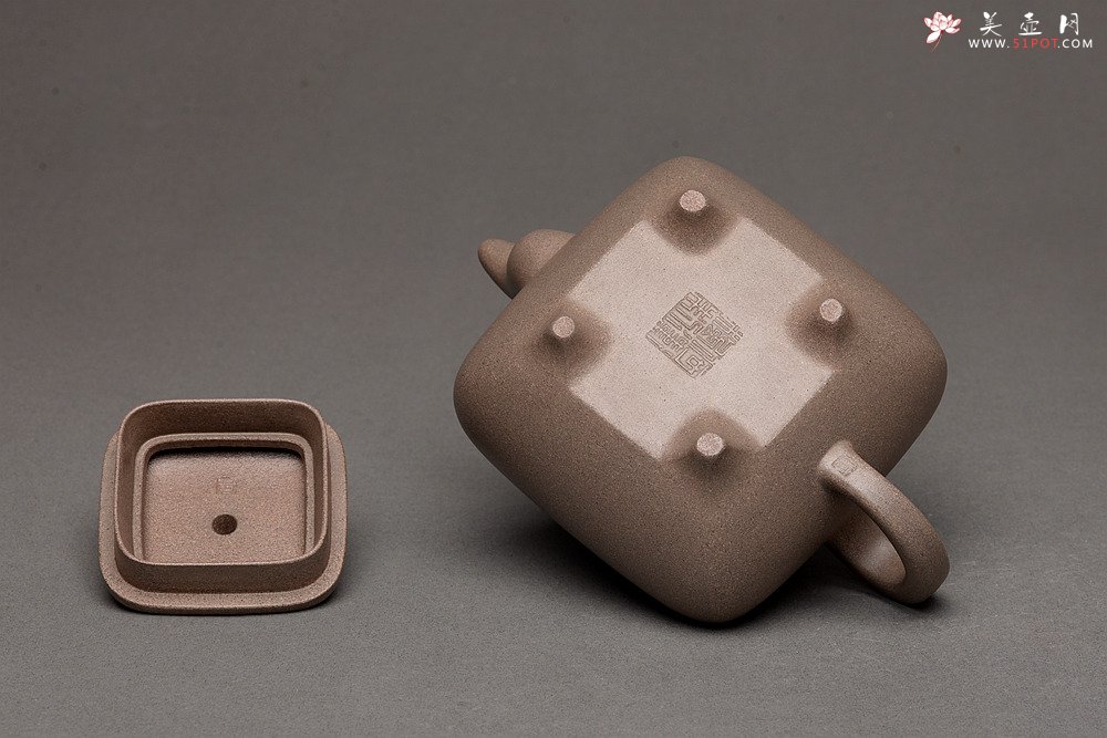 紫砂壶图片：何卫枫最新全手作品  厚重大气 经典传统 老辣传炉 优质青灰泥 - 美壶网