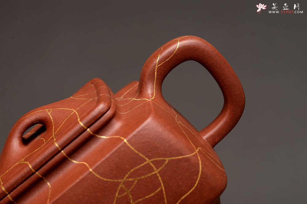 紫砂壶图片：优质底槽青 冰纹魅力~沉稳之作 全手金律四方 真金装饰 - 美壶网