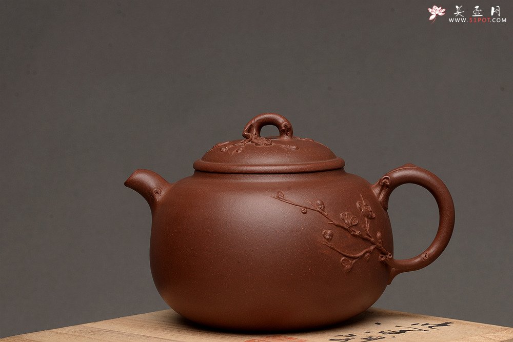 紫砂壶图片：江家风格 梅枝疏朗 贴叶精彩 全手寒香 - 美壶网
