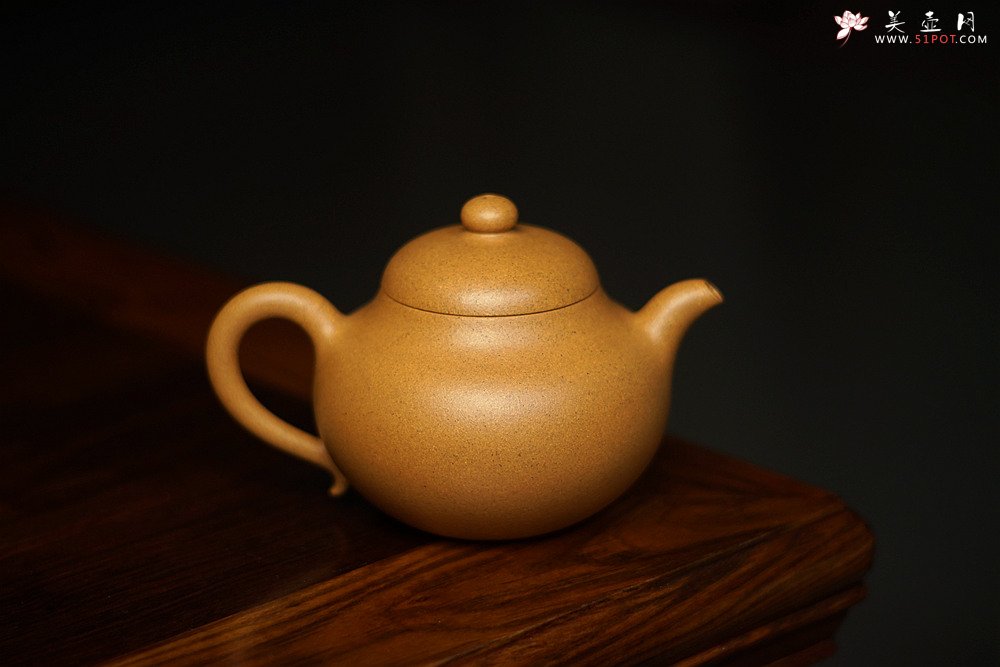 紫砂壶图片：一把好梨 老段泥 清风送爽 曲峰新作 黄梨 耐品 - 美壶网