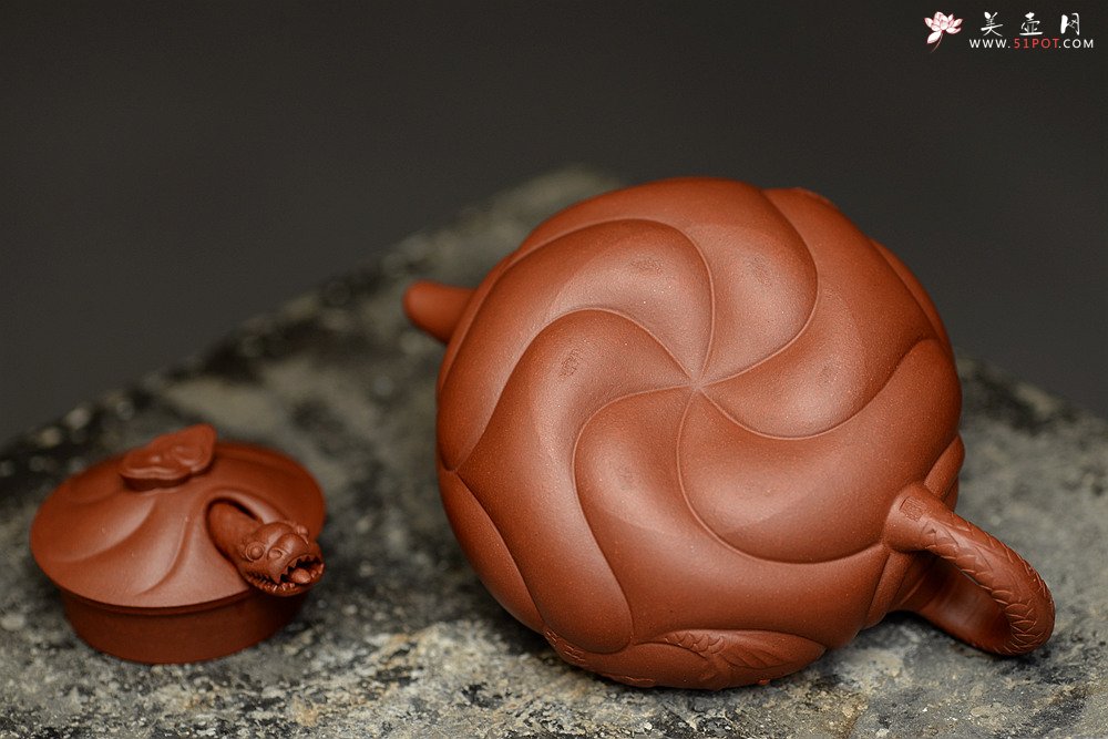 紫砂壶图片：精工之作 鱼化龙 别具风格~油润底槽青 鱼跃龙门 - 美壶网