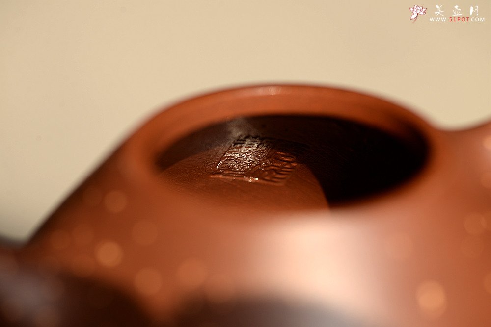 紫砂壶图片：骨肉均挺 迷人铺砂 巧克力之全手子冶石瓢 - 美壶网