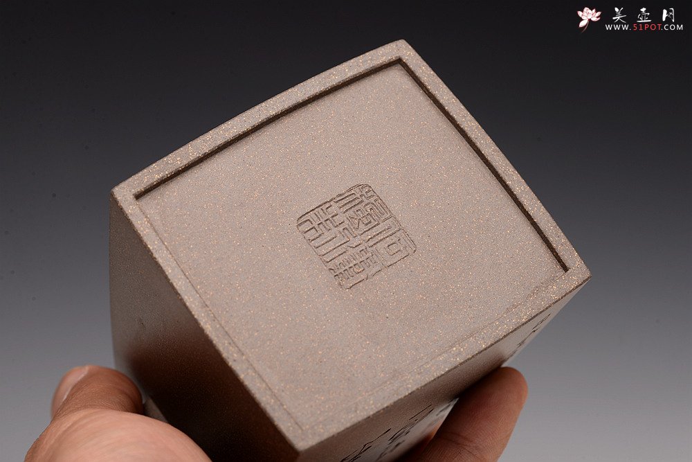 紫砂壶图片：何卫枫丙申春全手新作 毛国强徒弟刘华文气装饰 明相四方 稳中见秀 做工挺拔 - 美壶网