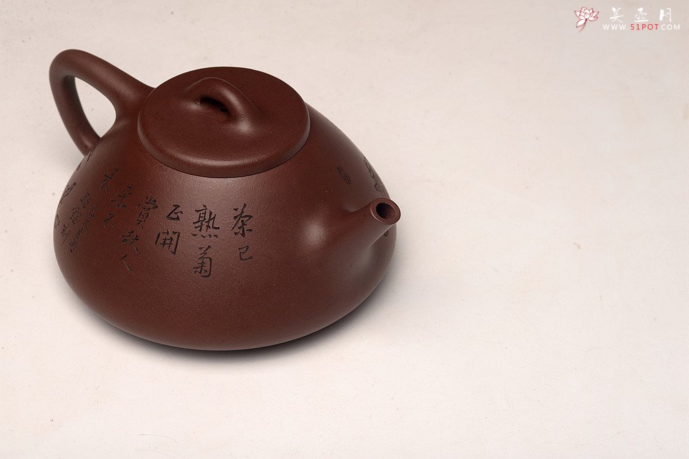 紫砂壶图片：劲骨之瓢 全手摹古石瓢 张听刚刻绘刀法精炼 古韵流长 - 美壶网