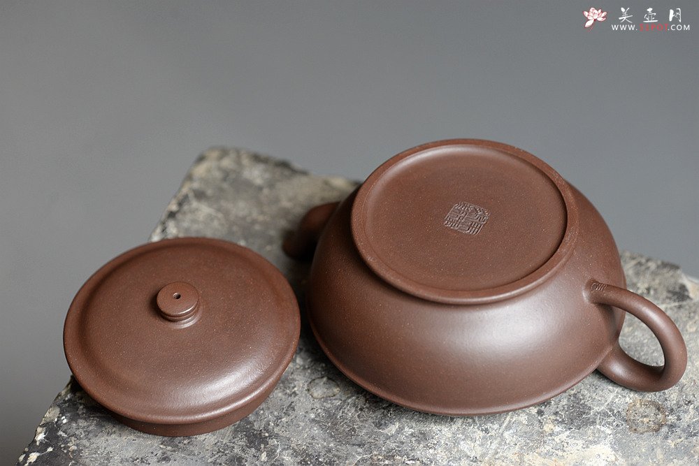 紫砂壶图片：马建鹏丙申春 宋韵 老紫泥 仅2只 做工精致 器形耐品~ - 美壶网