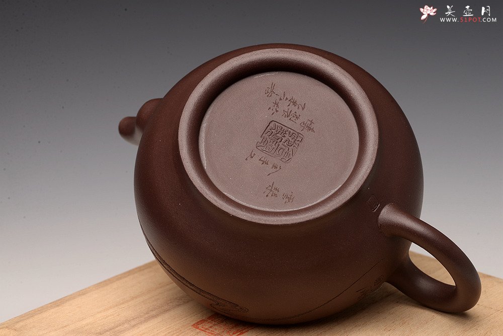 紫砂壶图片：高雪琴乙未年全手原创作品 陆轶舟精心装饰 云卷云舒 雅致 云锦 - 美壶网