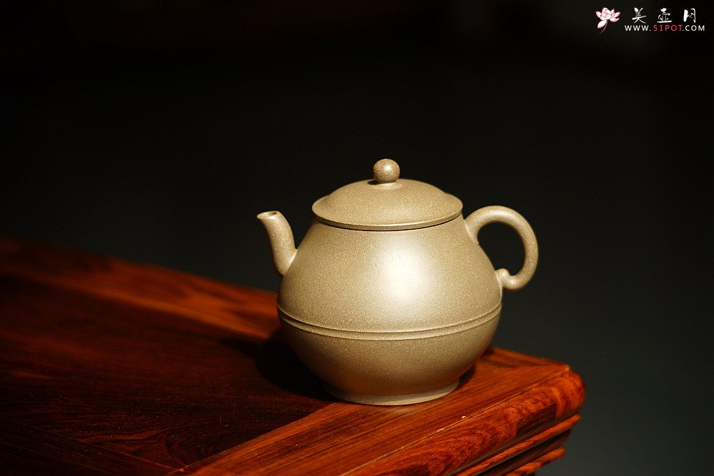 紫砂壶图片：钱林芳全手作品 汉隐壶 优质青灰泥 韵味独特 饱满俊雅 - 美壶网