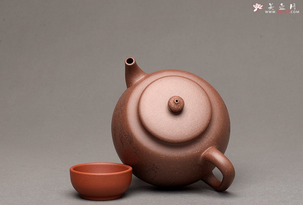 紫砂壶图片：紫泥调砂 金石浓郁 文气之作 全手蕴香 国工和石精刻 - 美壶网