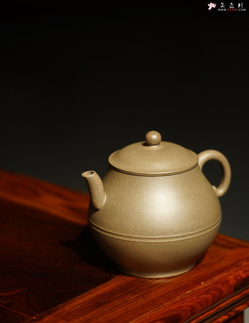 紫砂壶图片：钱林芳全手作品 汉隐壶 优质青灰泥 韵味独特 饱满俊雅 - 美壶网