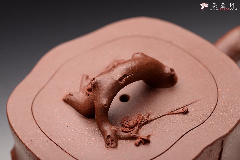 紫砂壶图片：单志萍丙申春精品 雄厚老辣 进步明显 全手混方梅桩 立体贴花 - 美壶网
