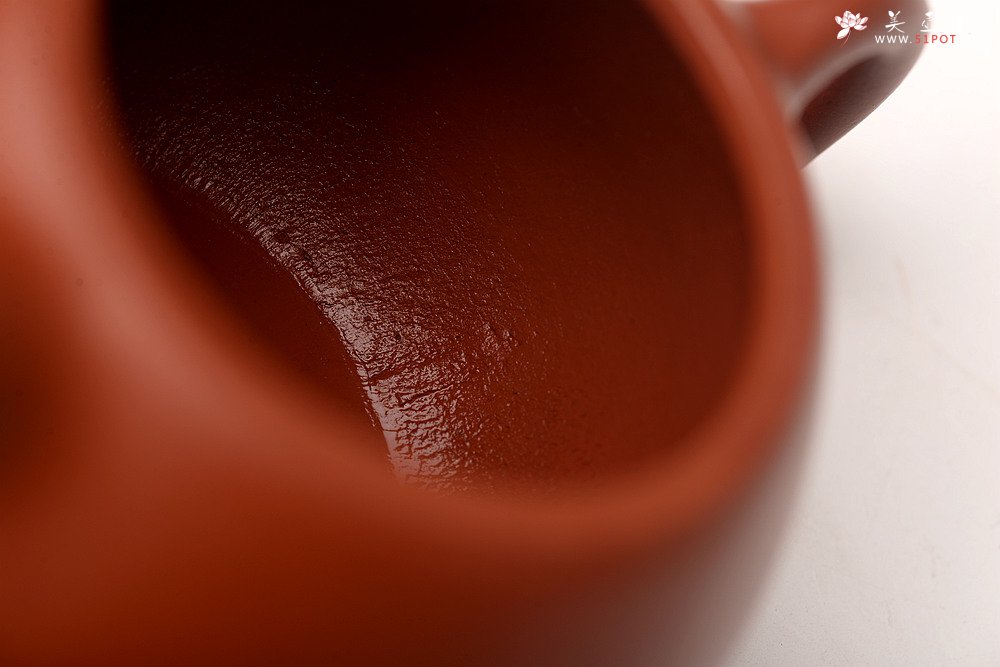 紫砂壶图片：徐亚春丙申春全手作品 大红袍朱泥 传统西施 嫩而不艳 仅1只 - 美壶网