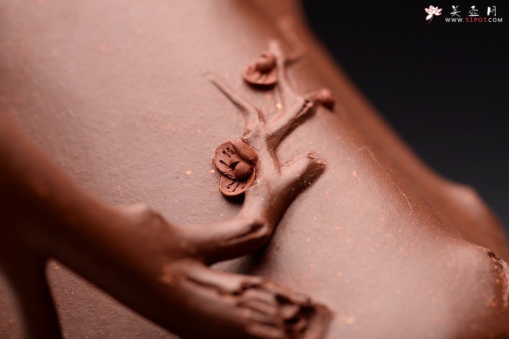 紫砂壶图片：单志萍丙申春精品 雄厚老辣 进步明显 全手混方梅桩 立体贴花 - 美壶网