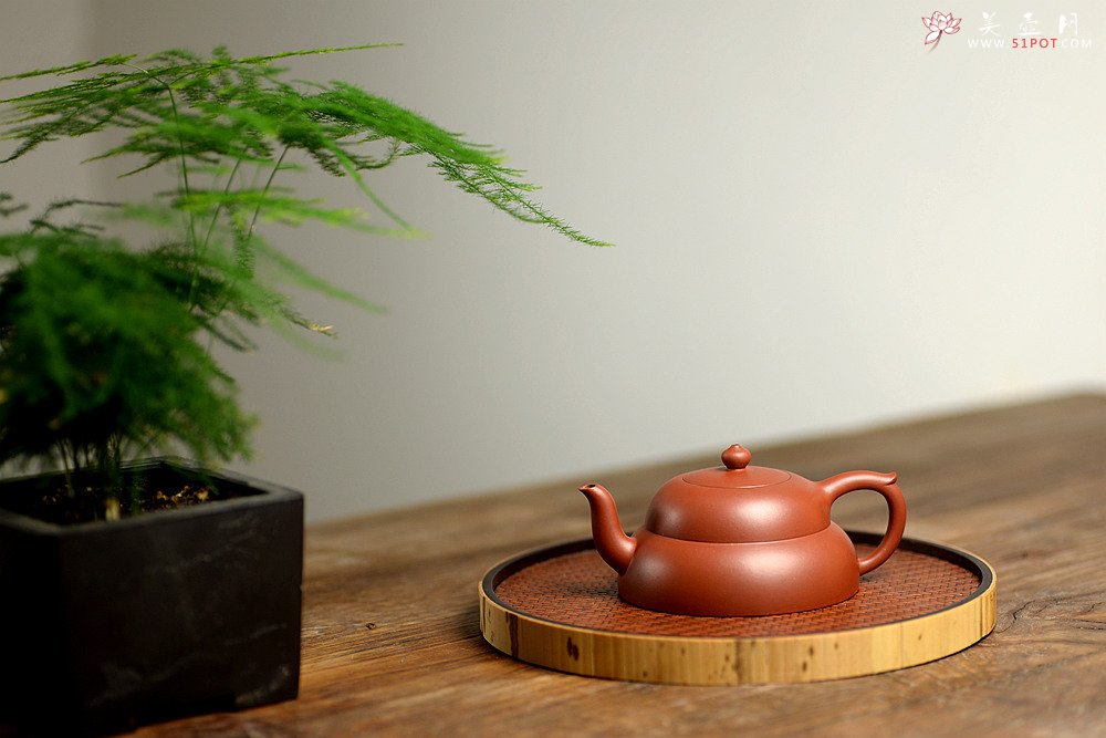 紫砂壶图片：曲峰丙申春 简朴端庄 曼生壶之笠荫 经典传统 做工精致 - 美壶网