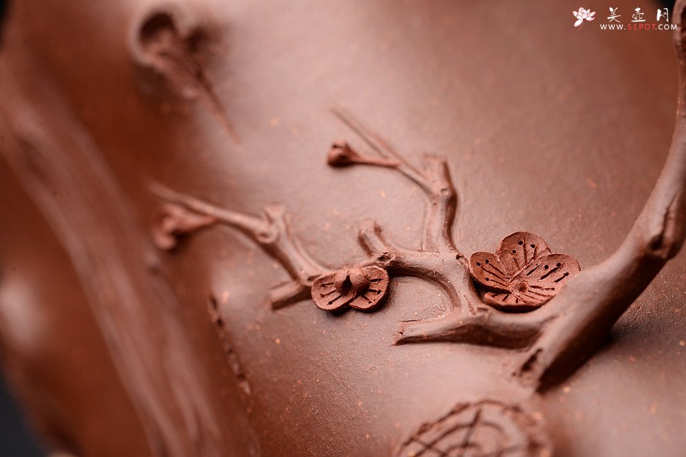 紫砂壶图片：单志萍丙申春精品 雄厚老辣 进步明显 全手混方梅桩 立体贴花 - 美壶网