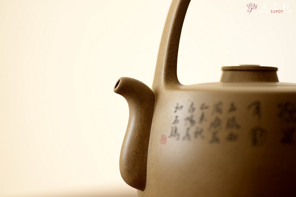 紫砂壶图片：钱琴芳全手作品 国师和石装饰  大石鼓提梁 文气十足 - 美壶网